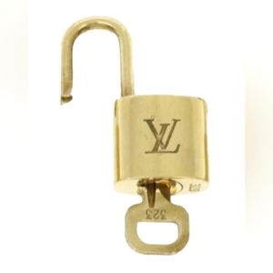 Louis Vuitton  Good  Condition Padlock #323 Lock and Key set  EUC